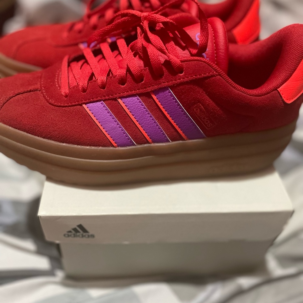 Woman’s adidas  shoes worn once